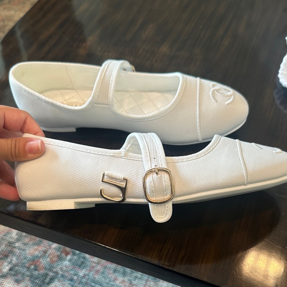 CHANEL Ivory Mary Jane Flats with Logo - Picture 4 of 4